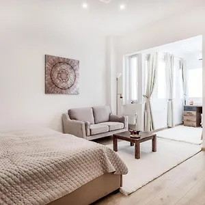  Apartment Viktoria Design