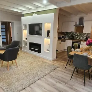 Peterfia Boutique , Debrecen Magyarország