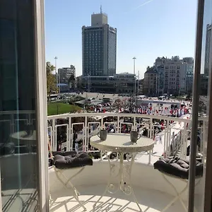 Great View Of Taksim Square, Luxury Furnished On Main Street Of Taksim, Partial Sea View , Istambul Turquie